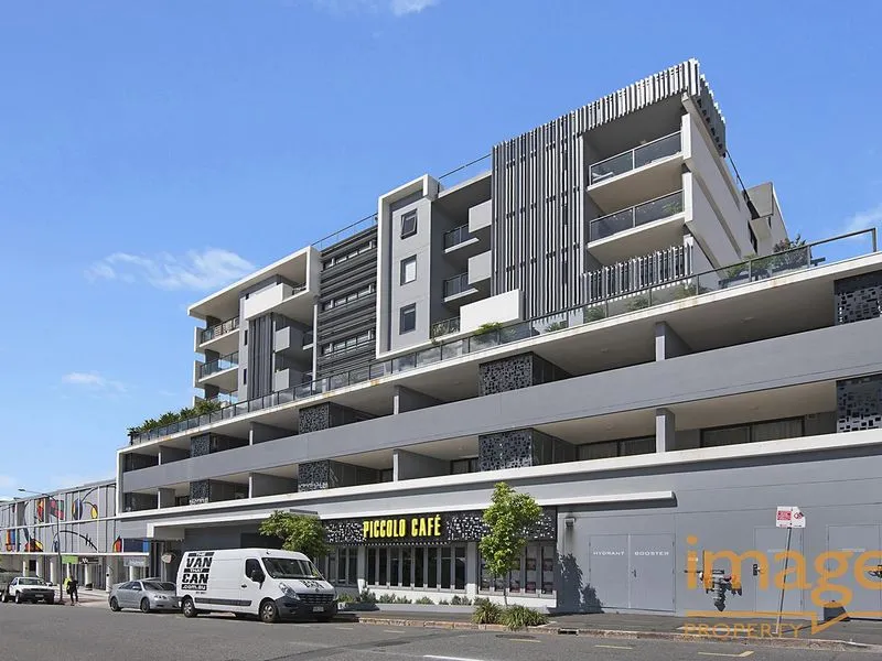 Large 2 bed unit in the heart of the action!