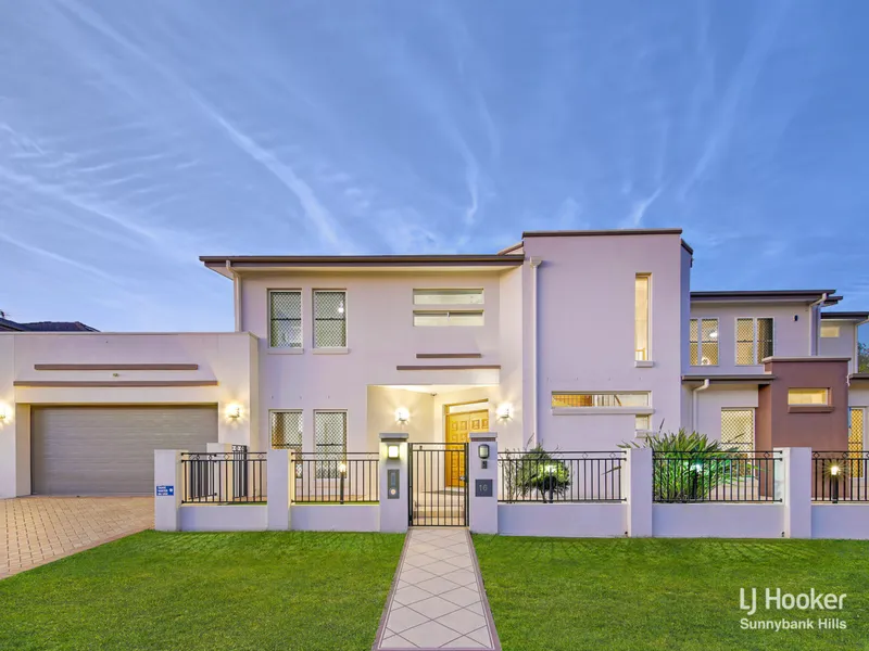 Outstanding Design in Excellent Condition, Walk to Stretton College