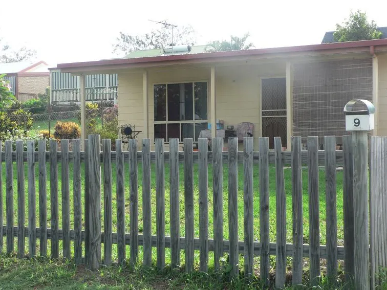 STAND ALONE UNIT OVERLOOKING LAKE BARFIELD