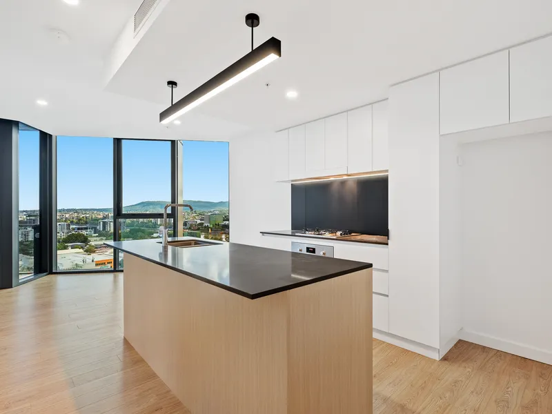 Unique Three Bedroom, Two Kitchen, Two Bathroom Apartment In South Brisbane