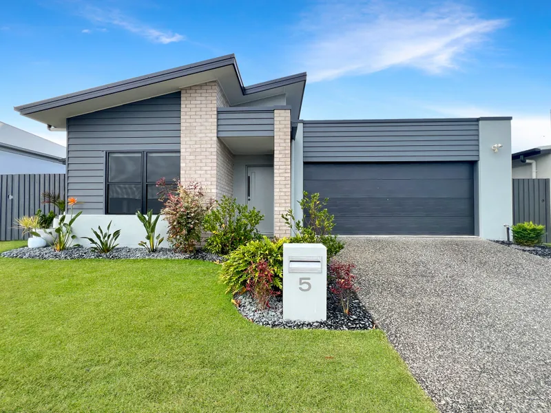 Modern & Spacious Family Home!