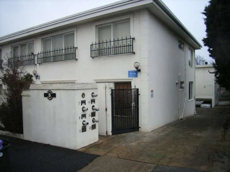 Bright 1 bedroom apartment in great locale