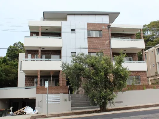 Newly renovated 1 bedroom + study apartment with large courtyard