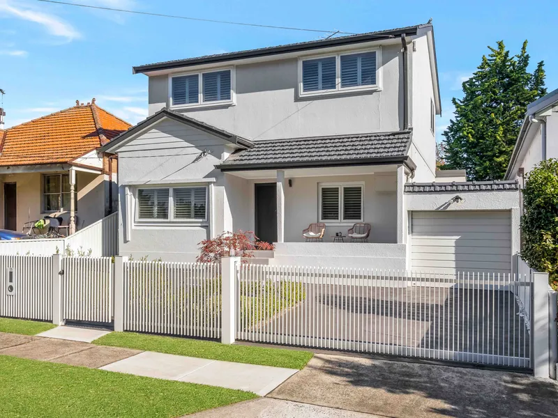 Luxury Family Entertainer with Spacious Comforts