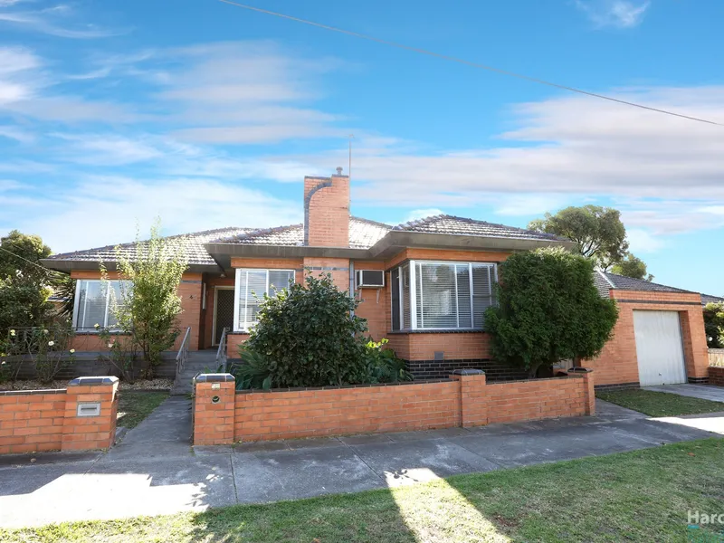 Modern Home With Great Extras!