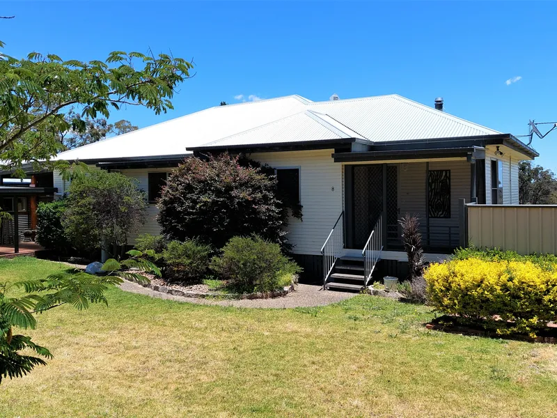 Tidy Home - 5 Acres - Town Water