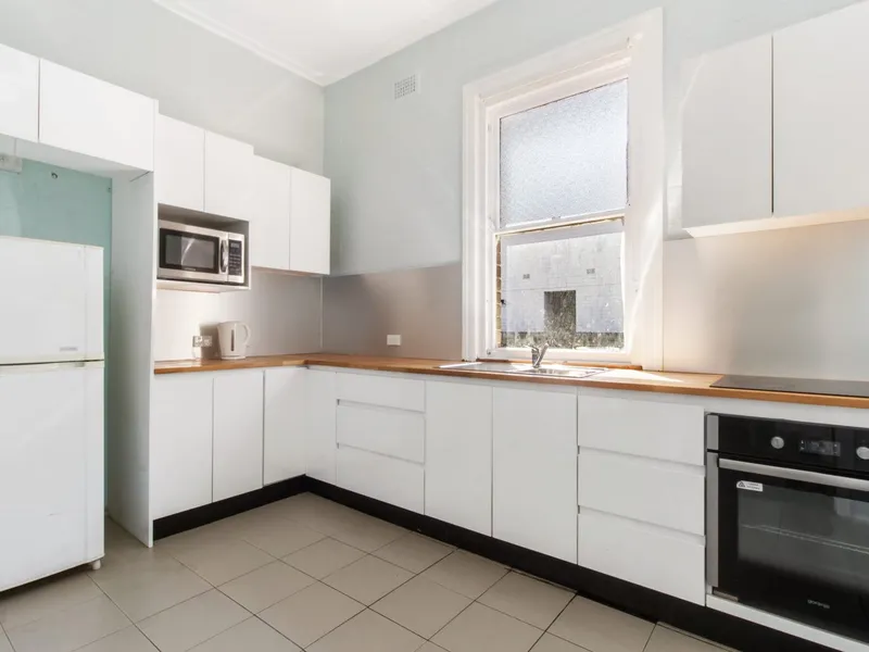 Self-contained living in convenient setting, walk to shops & bus.