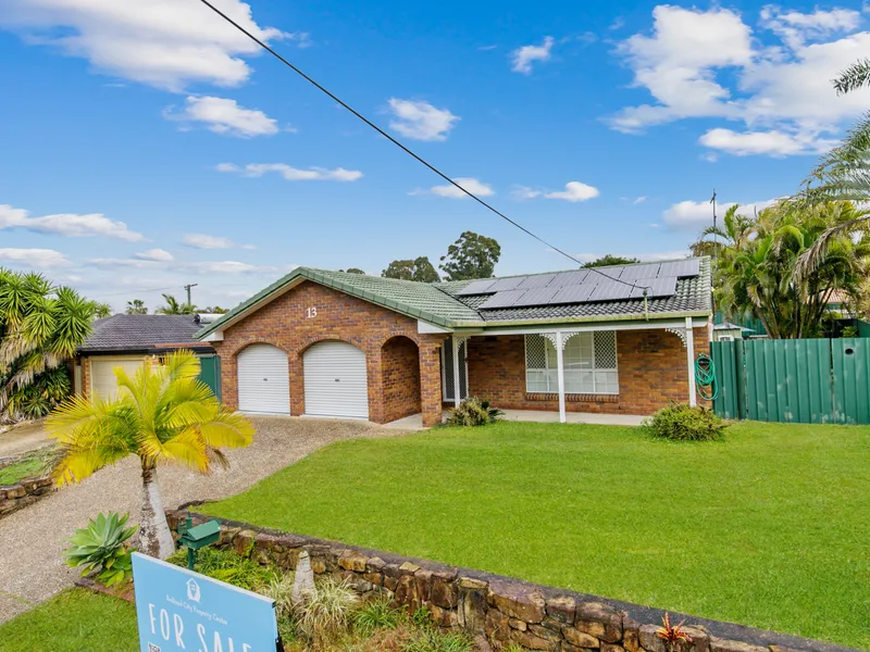 POOL, SOLAR, SIDE ACCESS, RENOVATED AND 3 BATHROOMS - WHAT MORE COULD YOU WANT!