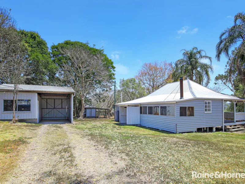 Cute And Characteristic Farm House Set On A Working Farm Conveniently Located