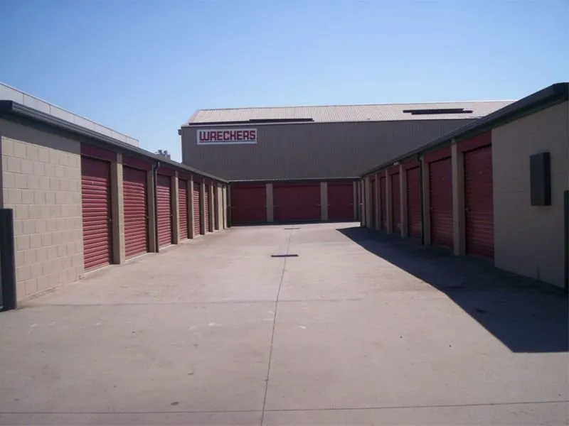 STORAGE UNITS!!