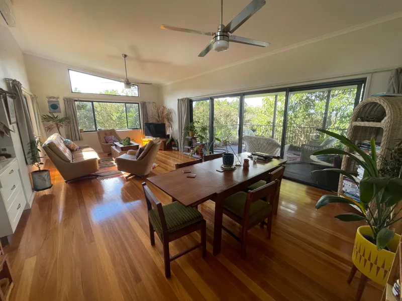 Bright, Modern Home in the Heart of Maleny