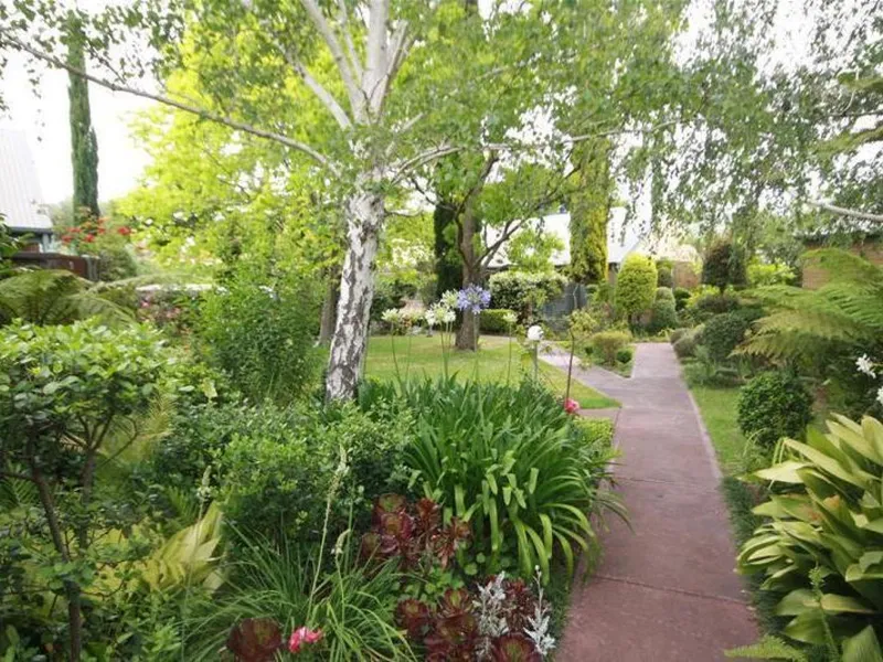 GORGEOUS & PRIVATE 1 BEDROOM UNIT IN STUNNING GARDEN SETTING