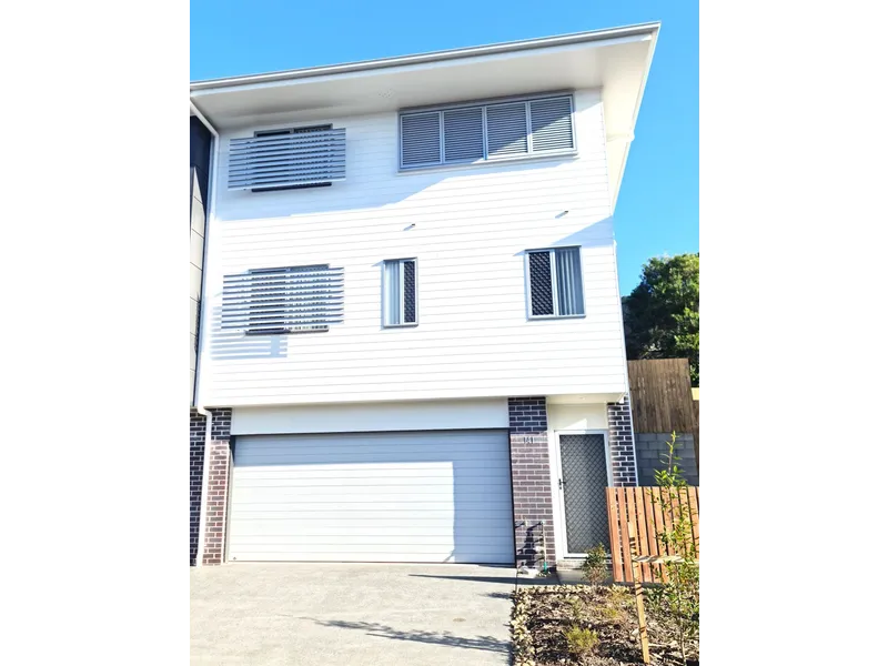 NEAR NEW-DUCTED AIR-3 STOREY-4 BEDROOM-3 BATHROOM TOWNHOUSE