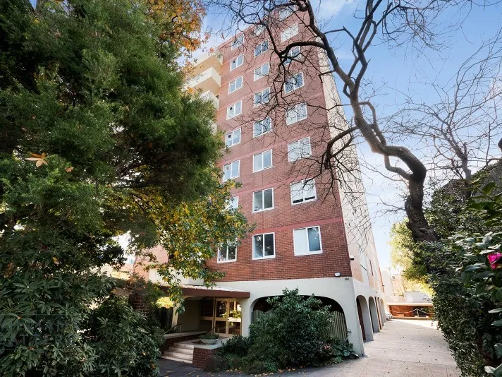 Perfectly positioned south yarra apartment