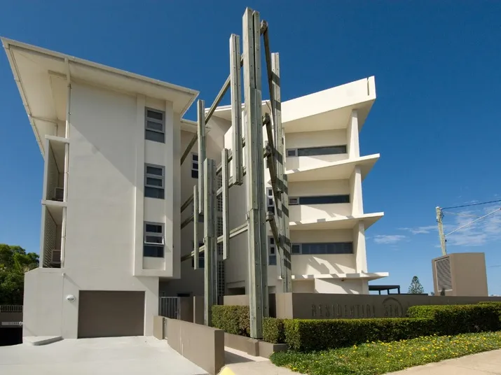 Sub Penthouse in Boutique Moffat Beach Apartment