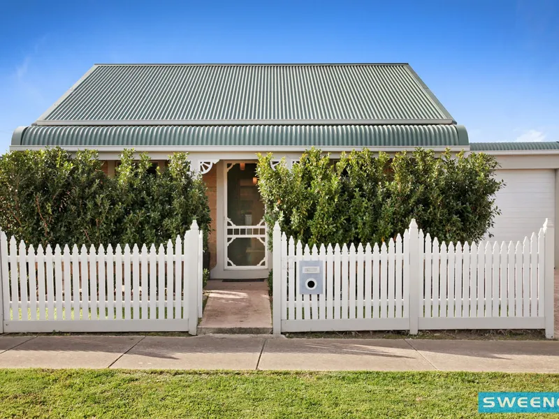 For health and safety please contact catie@sweeneyea.com.au for private inspections.