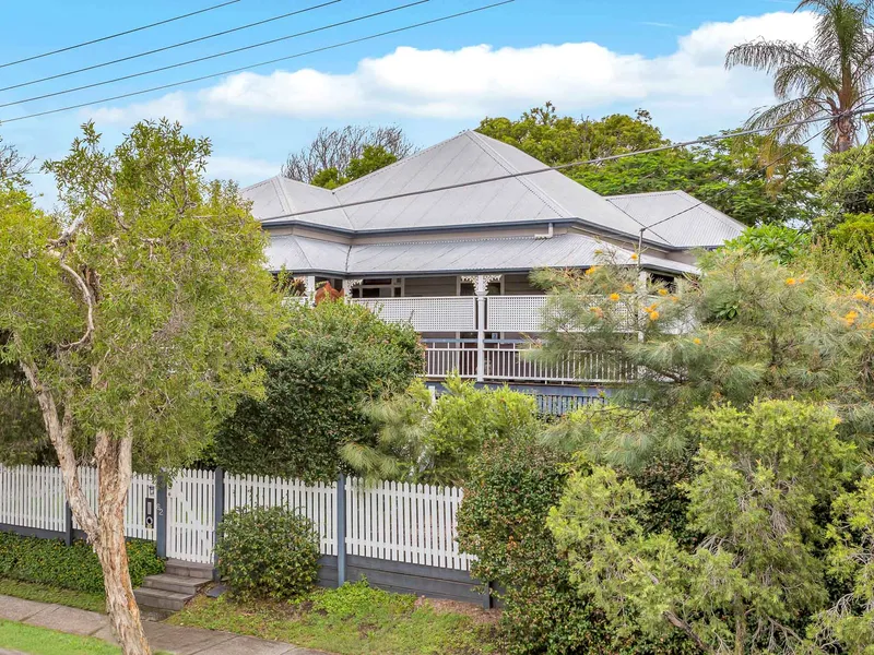 Grand and Spacious Queenslander on 814m2