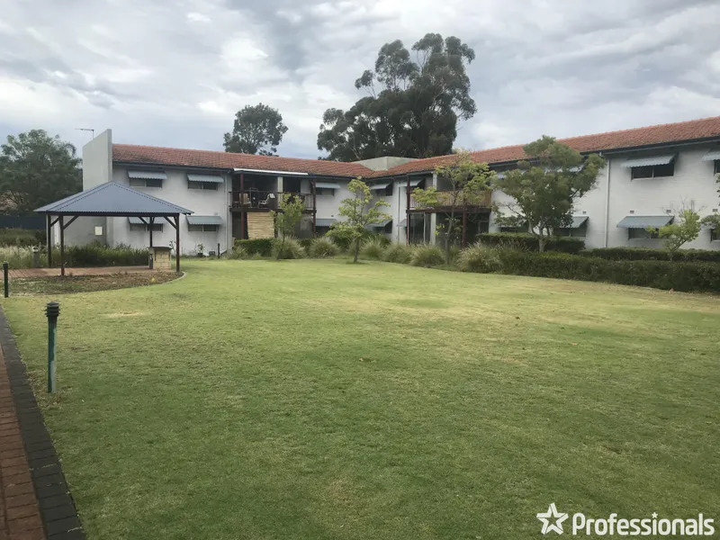 Ground floor 2 bed 1 bath apartment.