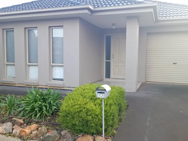 Modern 3 Bedroom low maintenance home
