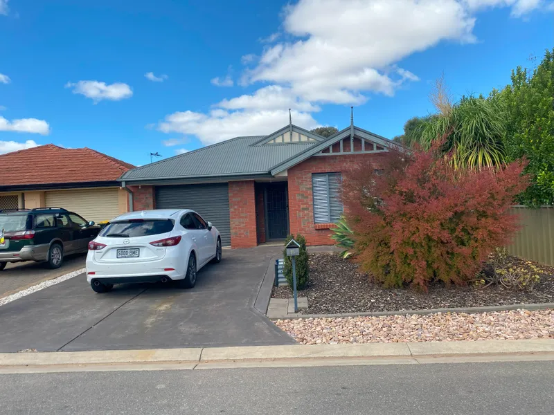 Well appointed 3 Bedroom villa in no thru st,pets negotiable.