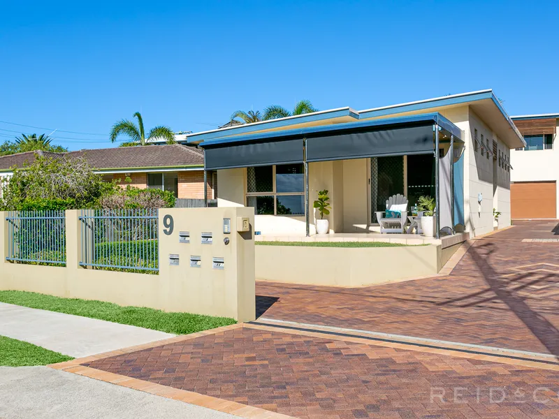 Stunning Water Views. Gentle Bayside Breezes. Immaculate, Spacious Unit