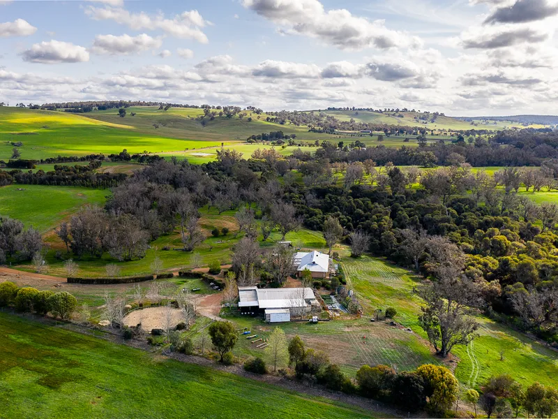 16ha (40 ac) with Quality Brick Home