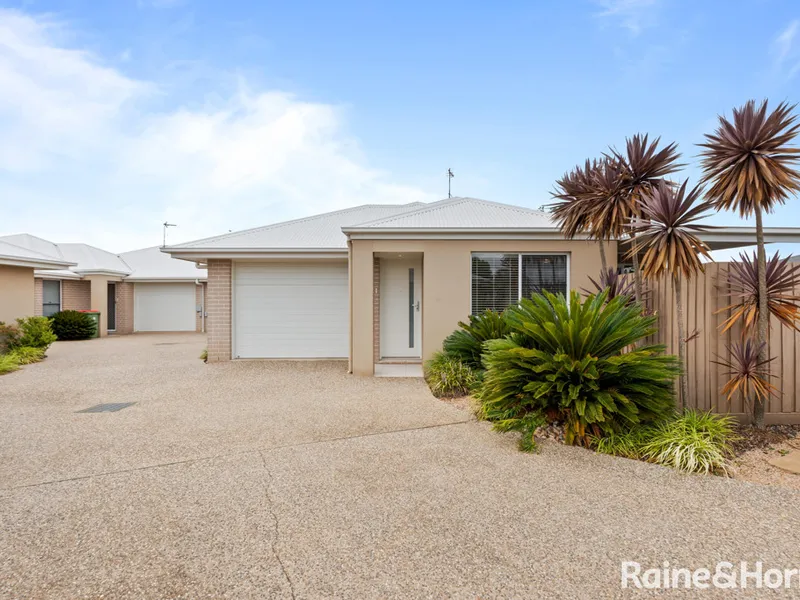 Immaculate unit awaits!