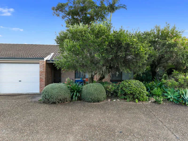 Spacious two-bedroom villa with court yard and lock up garage !