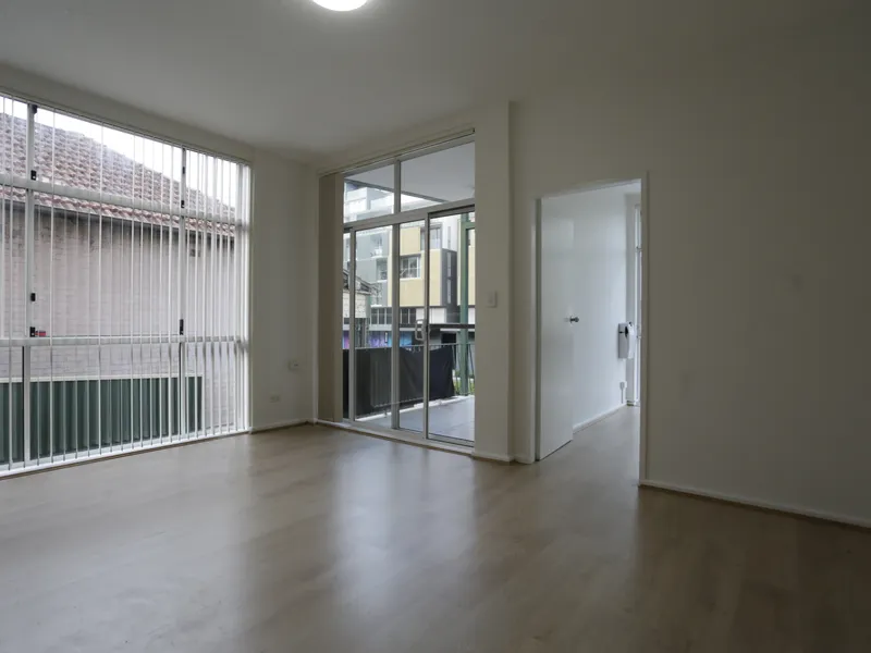 Light Filled Apartment In Central Location