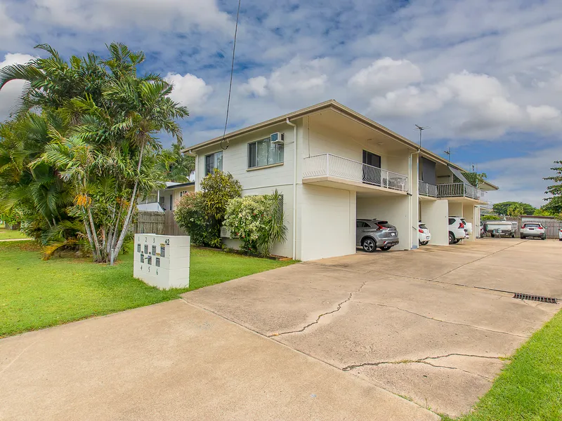 Freshly Renovated Unit In Hermit Park!