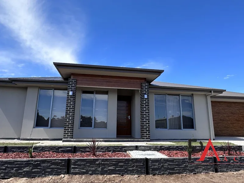 New Luxurious 4 Bedroom 2 Bathroom Spacious House!