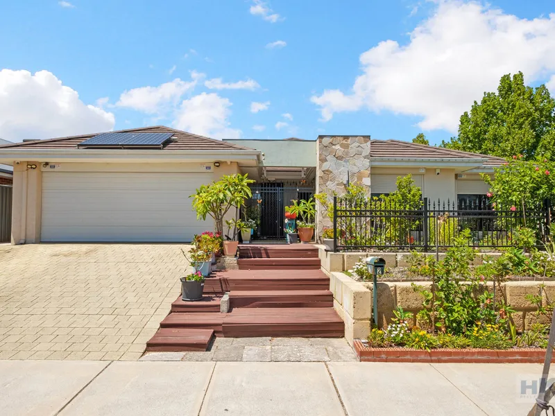 LARGE FAMILY HOME !