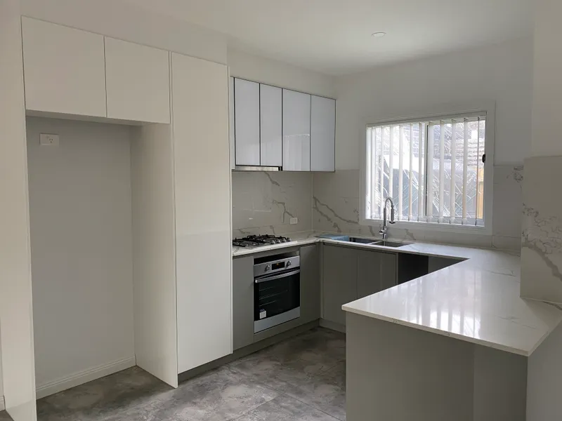 STYLISH TOWNHOUSE IN A PERFECT LOCATION !