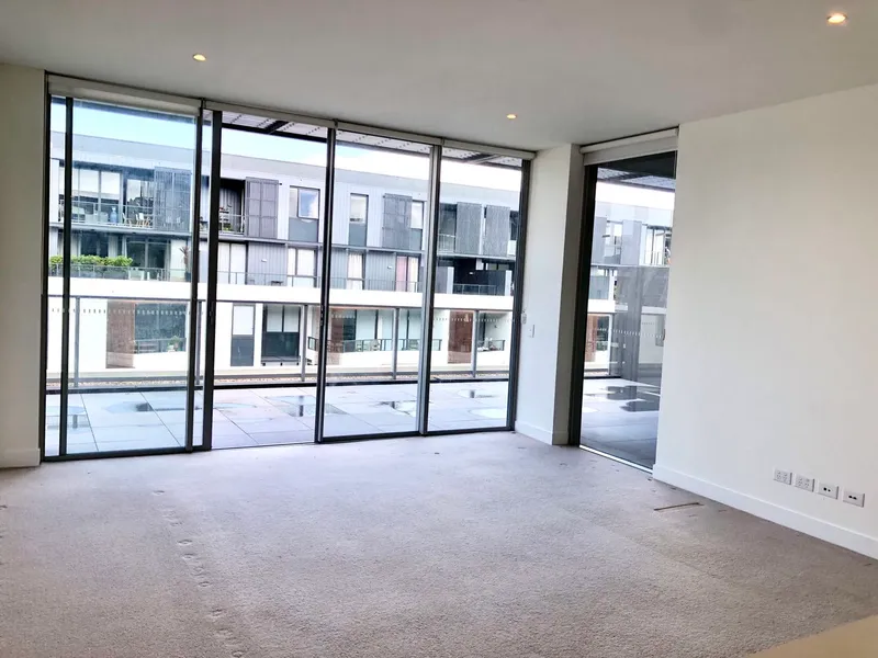 A large Apartment with a convenient location and view