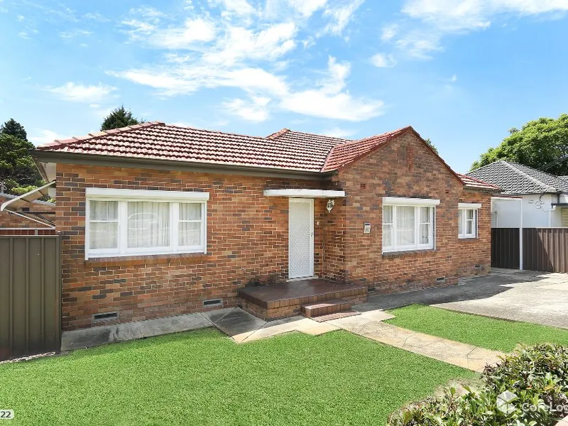 Private, sunny freestanding three-bedroom home in a sought-after location.