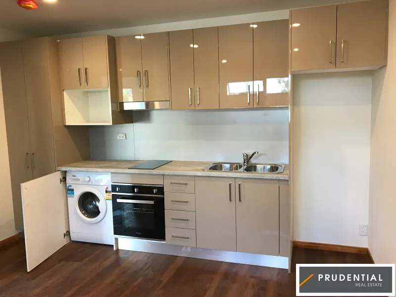 CLOSE TO TRAIN STATION