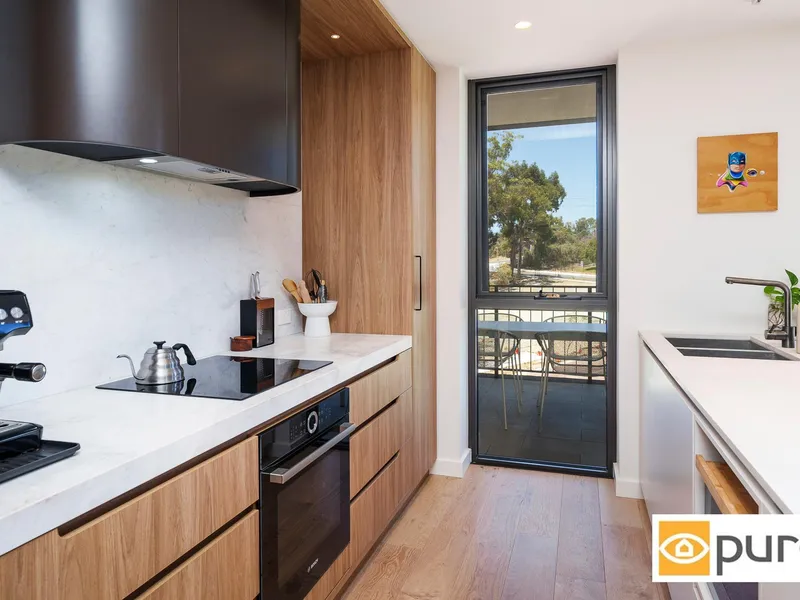 IMPRESSIVE FURNISHED 2 x 2 x 2 APARTMENT IN SHENTON PARK