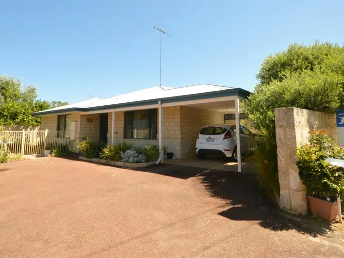 Side Access, 5x7m Shed