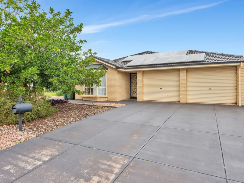 Situated in the Springfield Vale estate. Escape the hustle and bustle of city life, immaculately presented family home. Viewing will not disappoint!