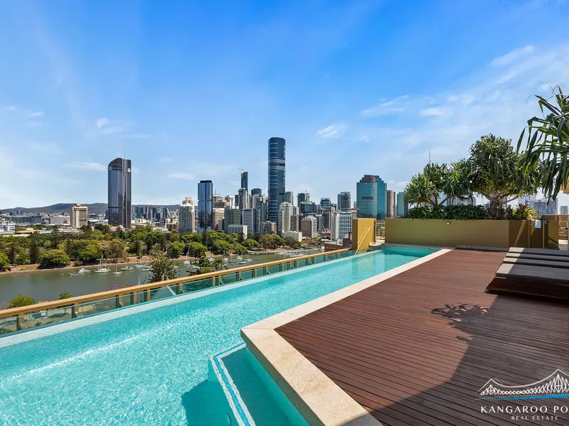 Stunning Fully Furnished One Bedroom Unit with Amazing City Views & Rooftop Pool & Gymnasium