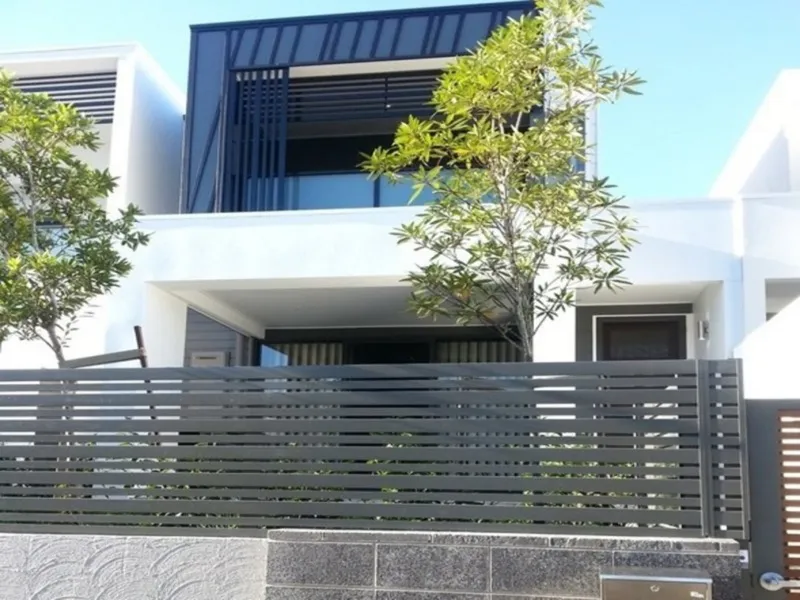 TRENDY TERRACE HOME - CLOSE TO ROBINA TOWN CENTRE