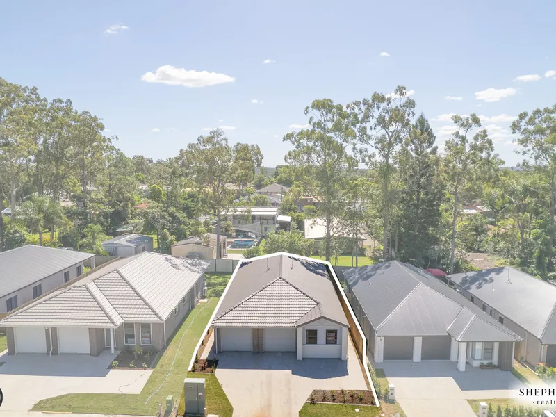 BRAND NEW DUPLEX, VERY CENTRAL POSITION AMONGST NEW HOMES, PRIVATE BACK YARD, CLOSE TO LOGAN HOSPITAL AND SHOPPING CENTRES