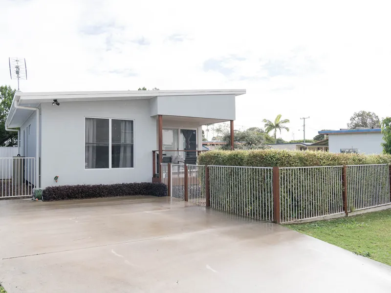 Prime position, close to beach and shops, rent includes electricity and water.