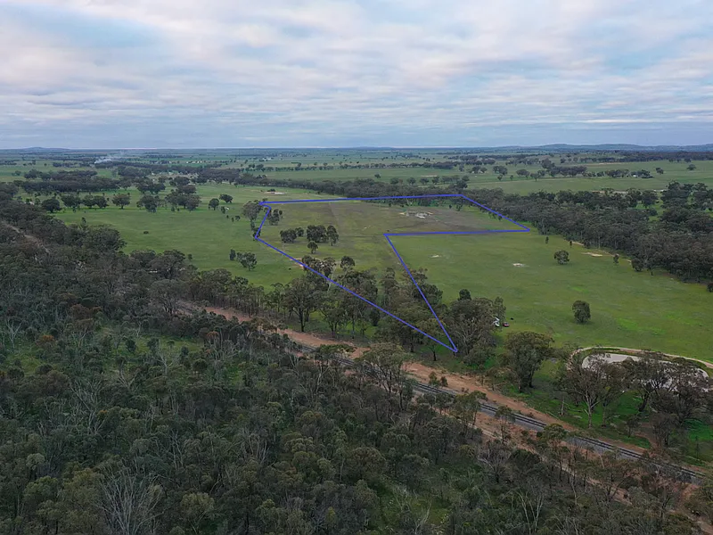 Stunning block opposite the golf course!