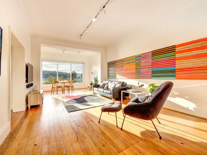 World Class Location, Stunning Designer Interiors OPEN SAT 11AM-11.30AM