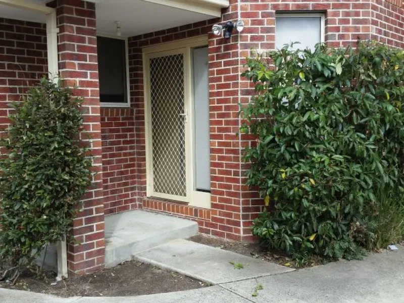 SPACIOUS TOWNHOUSE WITH VIEWS