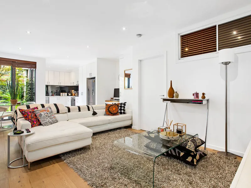 Courtyard Apartment with Beachside Benefits