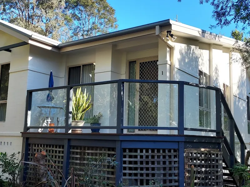 Spacious Duplex Minutes From Town