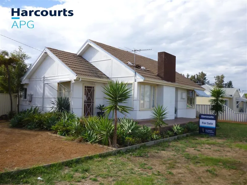 46 Minninup Road South Bunbury.  $300,000 - $350,000