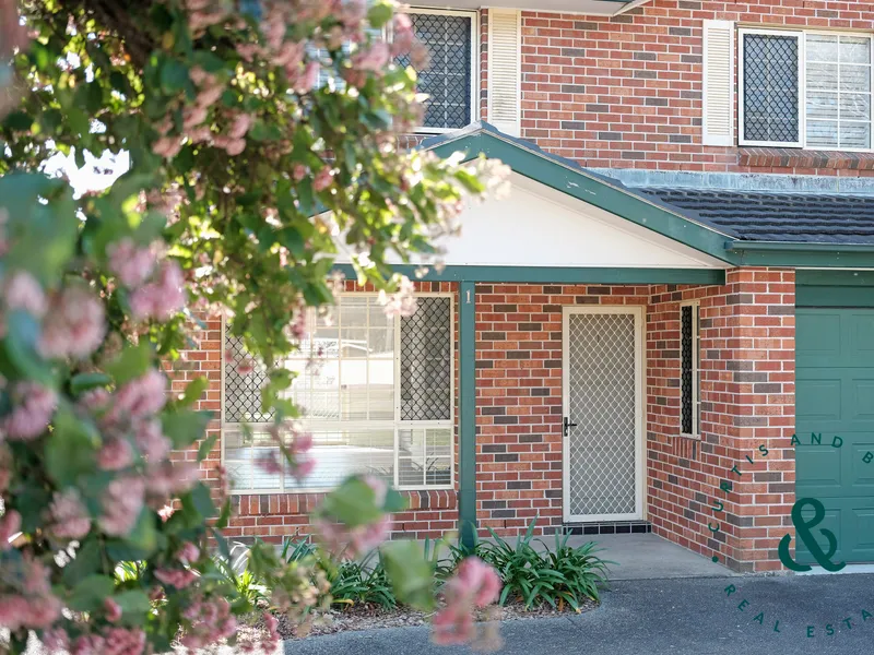 Spacious Townhouse in Prime Location!